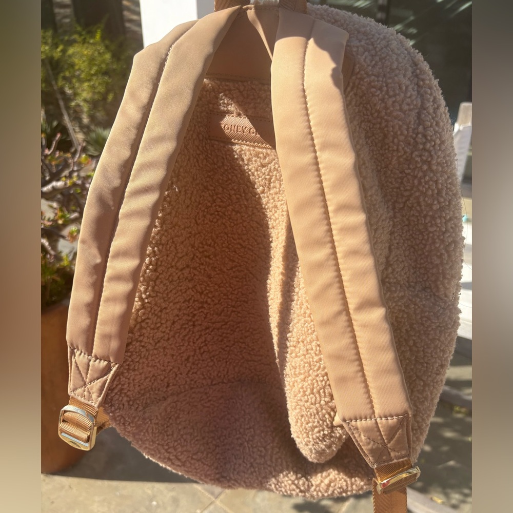 RARE Stoney Clover Lane Disney Fable Minnie Mouse Beige Sherpa Classic Backpack - Picture 4 of 6